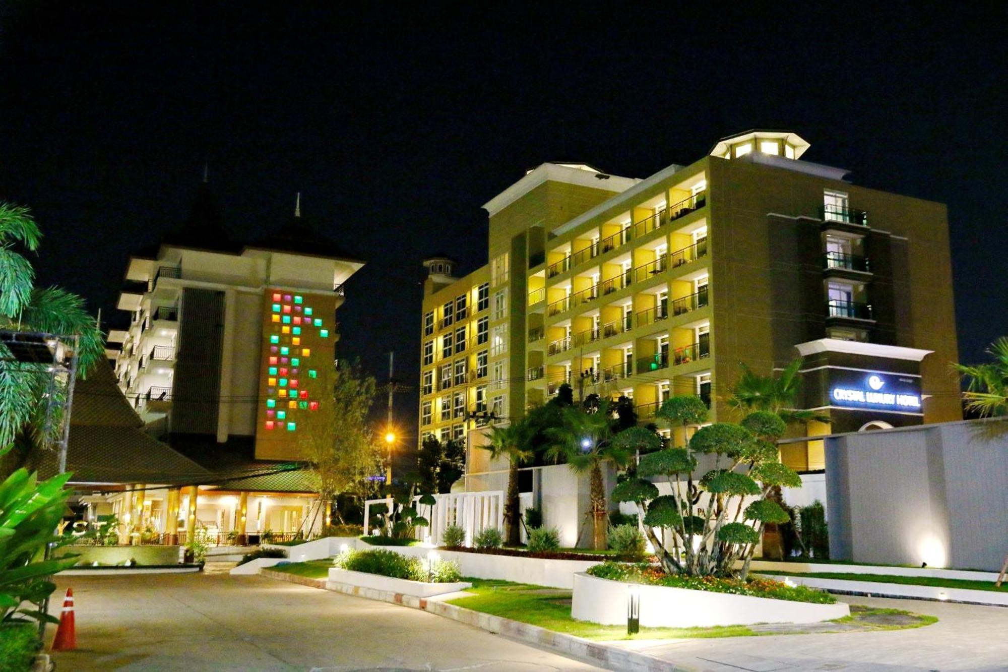 Crystal Palace Luxury Hotel Pattaya Exterior photo